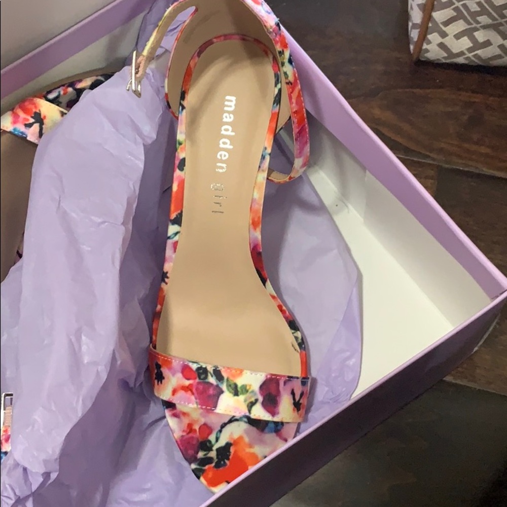 heels - Picture 2 of 2
